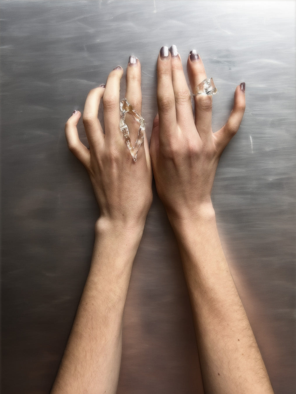 Rombo Long Glass Statement Ring 0016 seen from the side, hand-sculpted borosilicate glass, Rain and Rivers