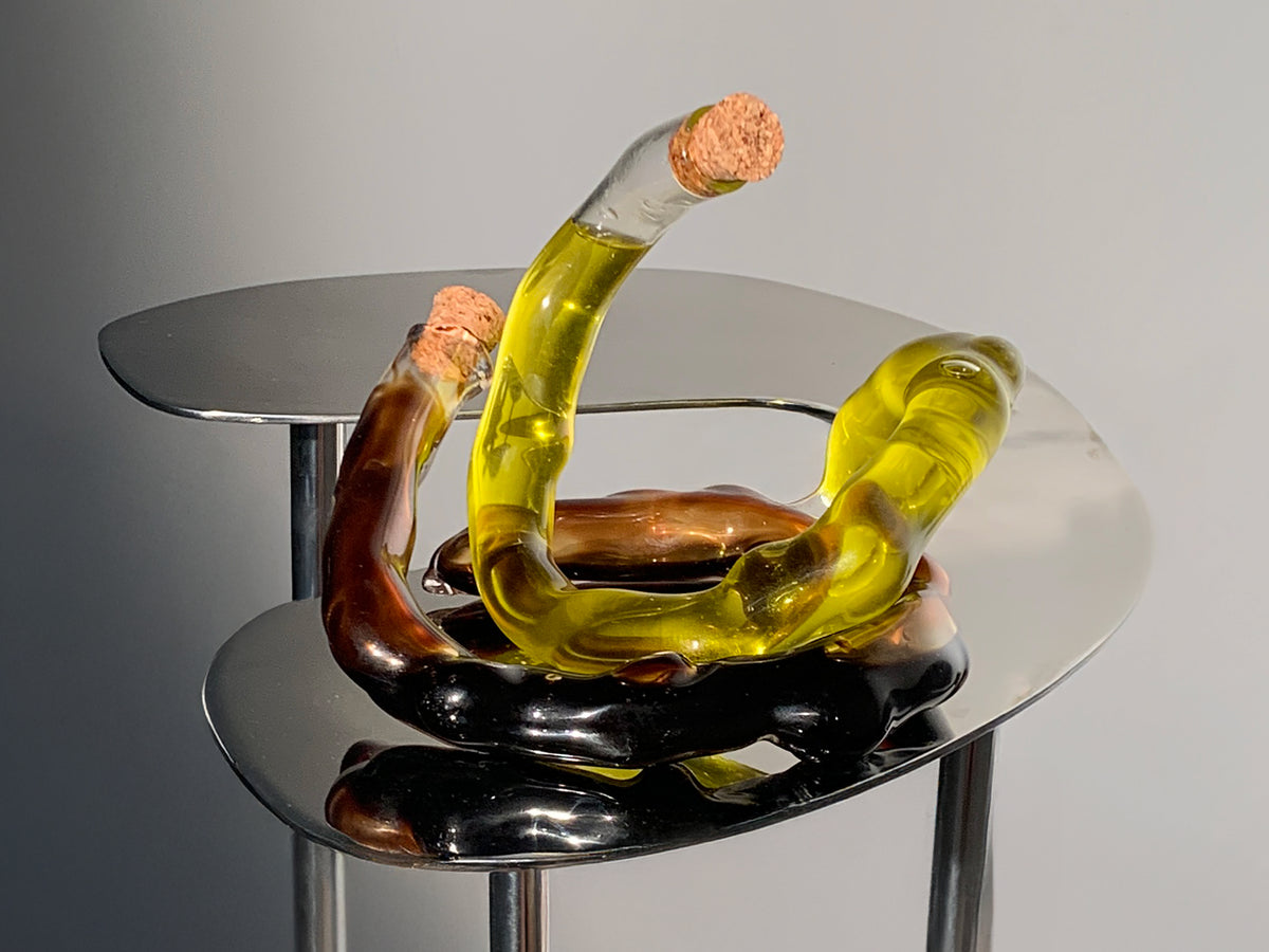 Aceitera y Vinagrera, oil and vinegar cruets in hand-sculpted borosilicate glass with cork stoppers, Rain and Rivers, Barcelona